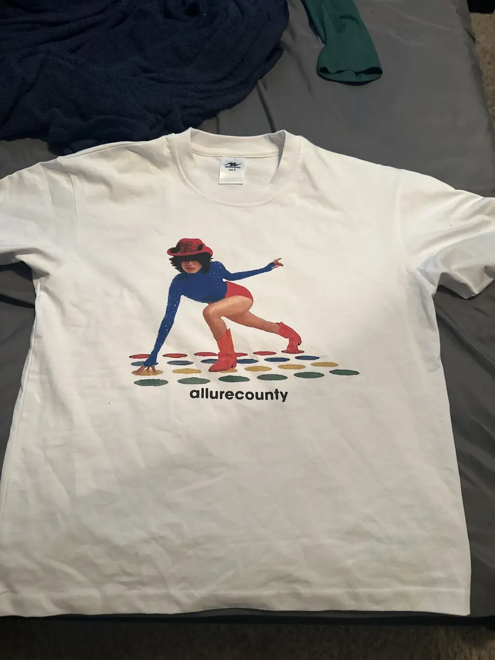 26d474d3c3014e4ab483a357c1afd329 Allure county (Twist her t shirt)